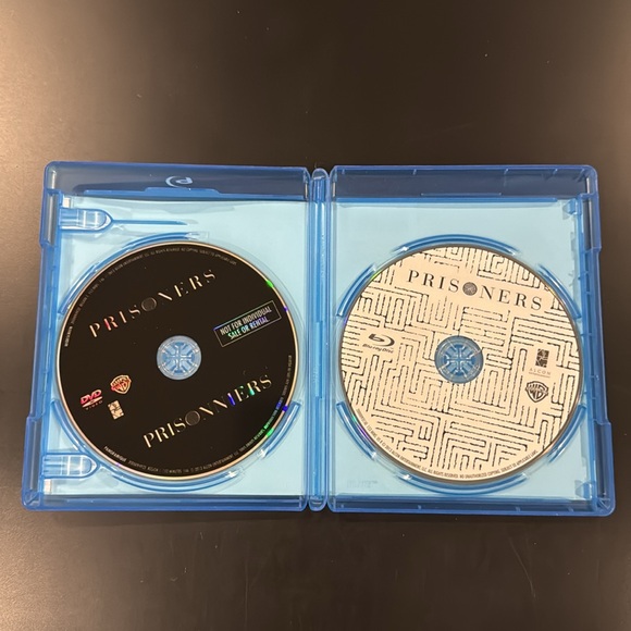 Prisoners - Blu-ray & DVD Combo Set - Picture 3 of 5